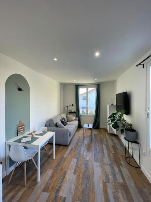 Charmant Studio Tout Equipe Aux Portes De Paris Bagnolet Ngoại thất bức ảnh