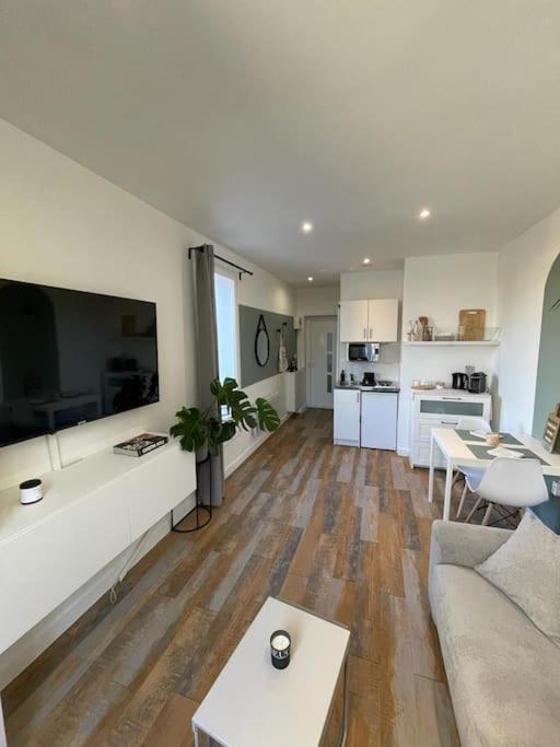 Charmant Studio Tout Equipe Aux Portes De Paris Bagnolet Ngoại thất bức ảnh
